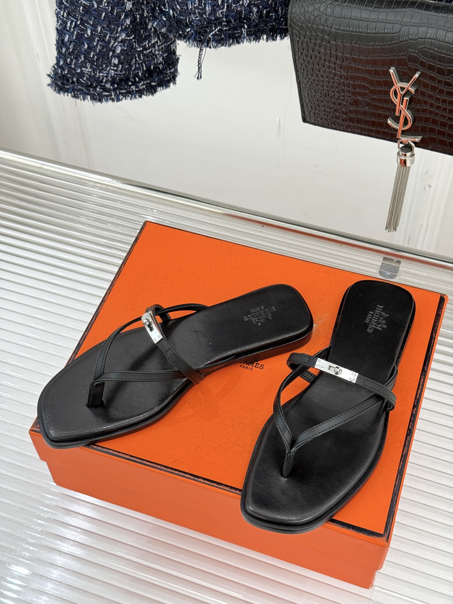 에르메스(HERMES) 켈리 버클 스트랩 플립플랍 샌들 신발