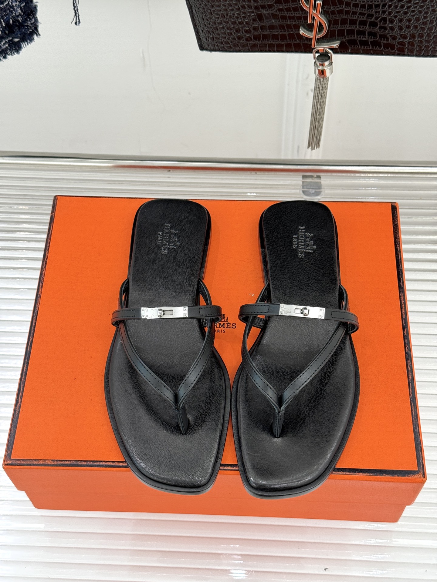 에르메스(HERMES) 켈리 버클 스트랩 플립플랍 샌들 신발