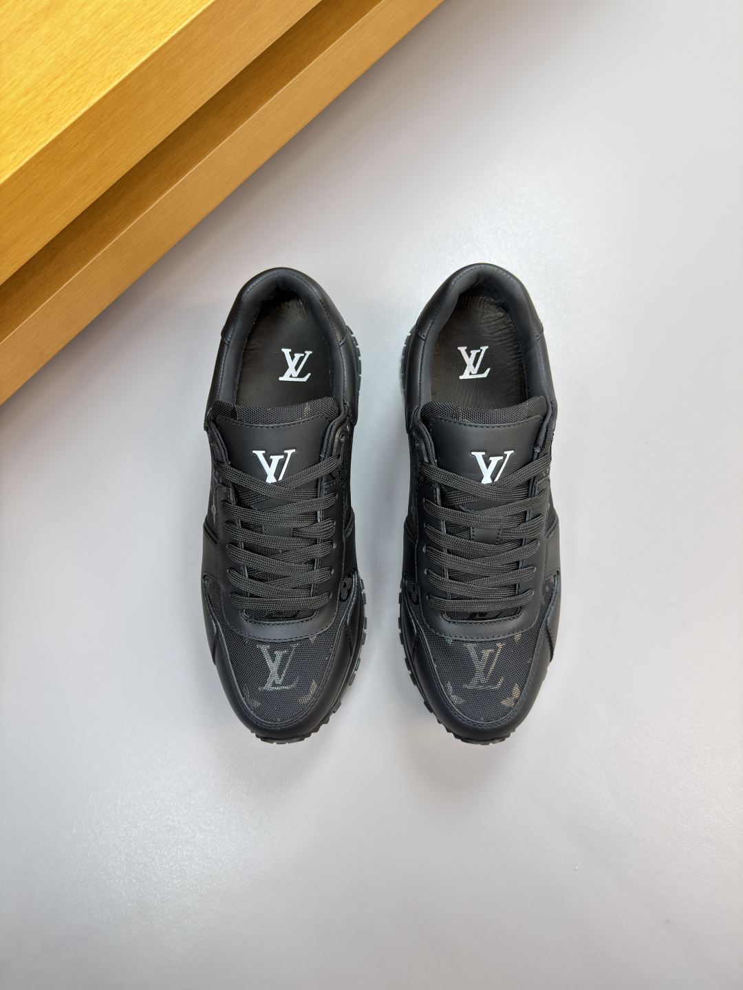 루이비통(Louis Vuitton) LV 하이엔드 프리미엄 나파 레더 캐주얼 믹스 스니커즈 신발