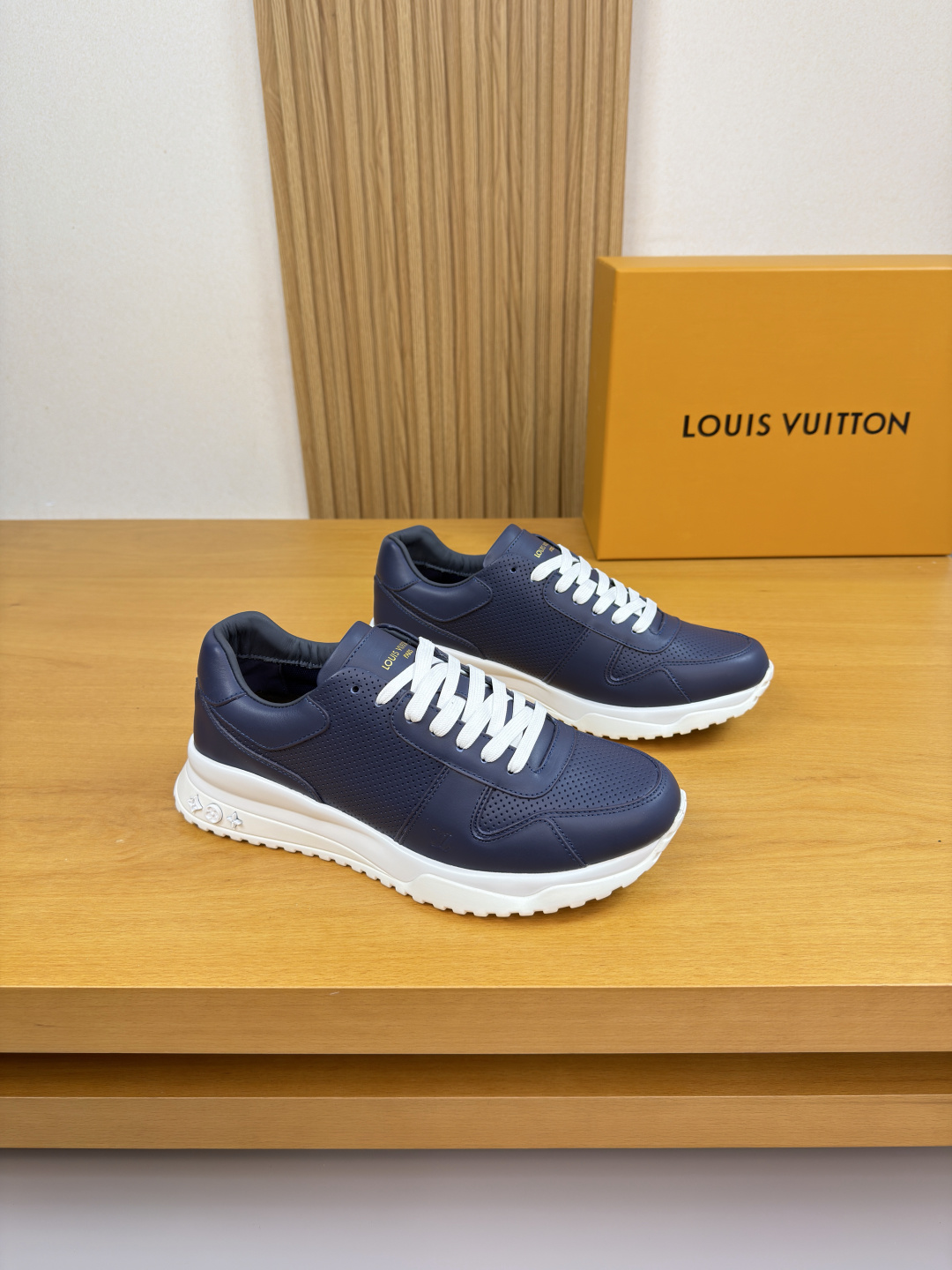 루이비통(Louis Vuitton) LV 나파 & 모노그램 믹스 스니커즈 신발