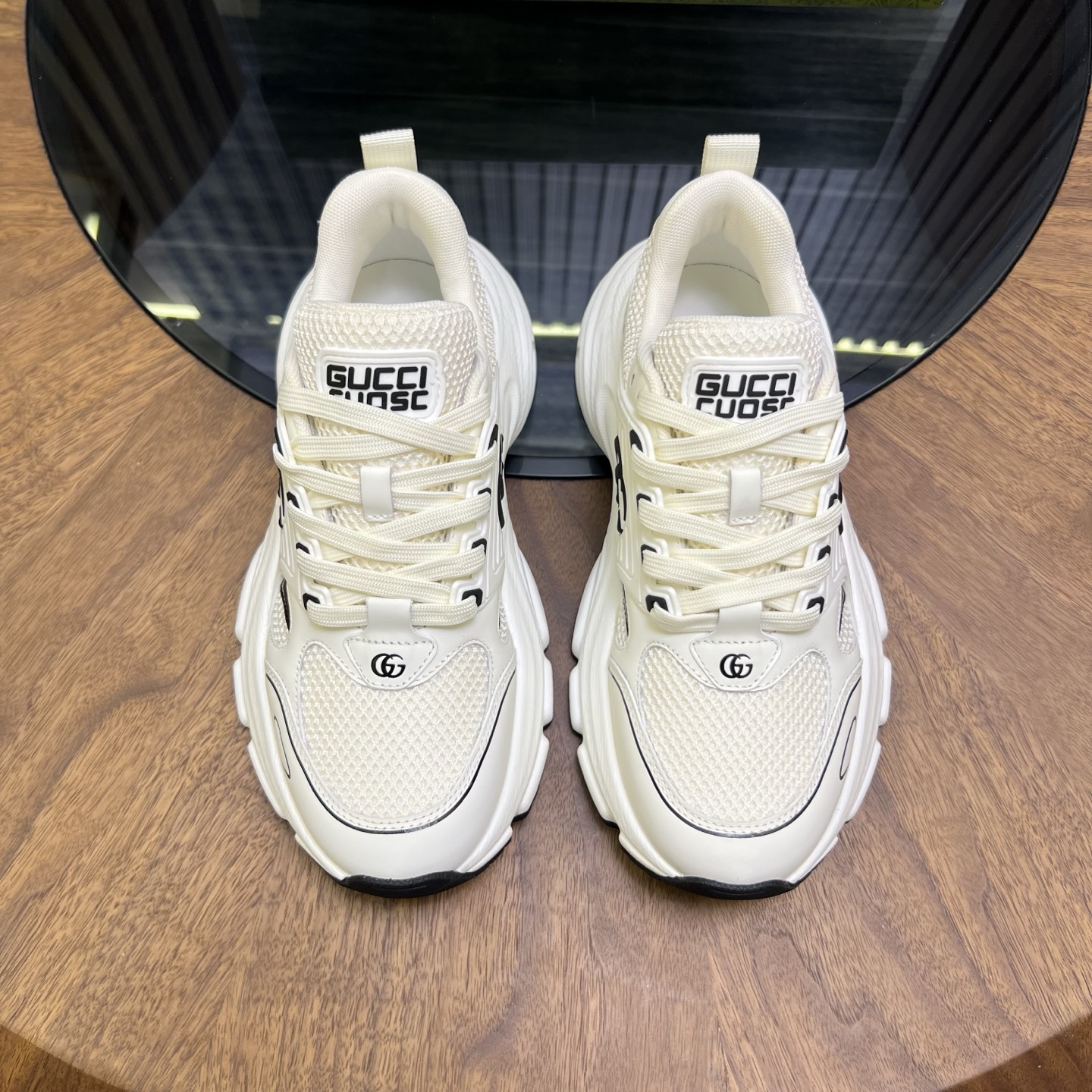 구찌(GUCCI) 남성 GG 클래식 가죽 스니커즈 신발