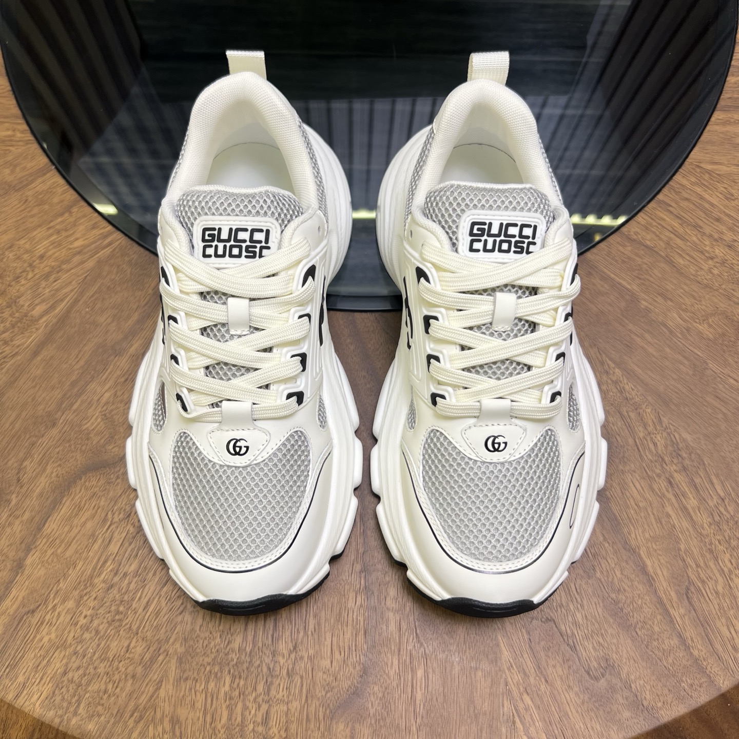 구찌(GUCCI) 남성 GG 클래식 가죽 스니커즈 신발