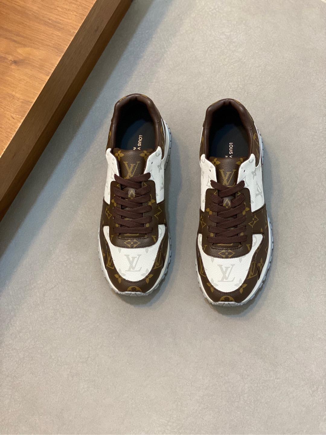 LV 루이비통 하이엔드 스트릿 스니커즈 신발