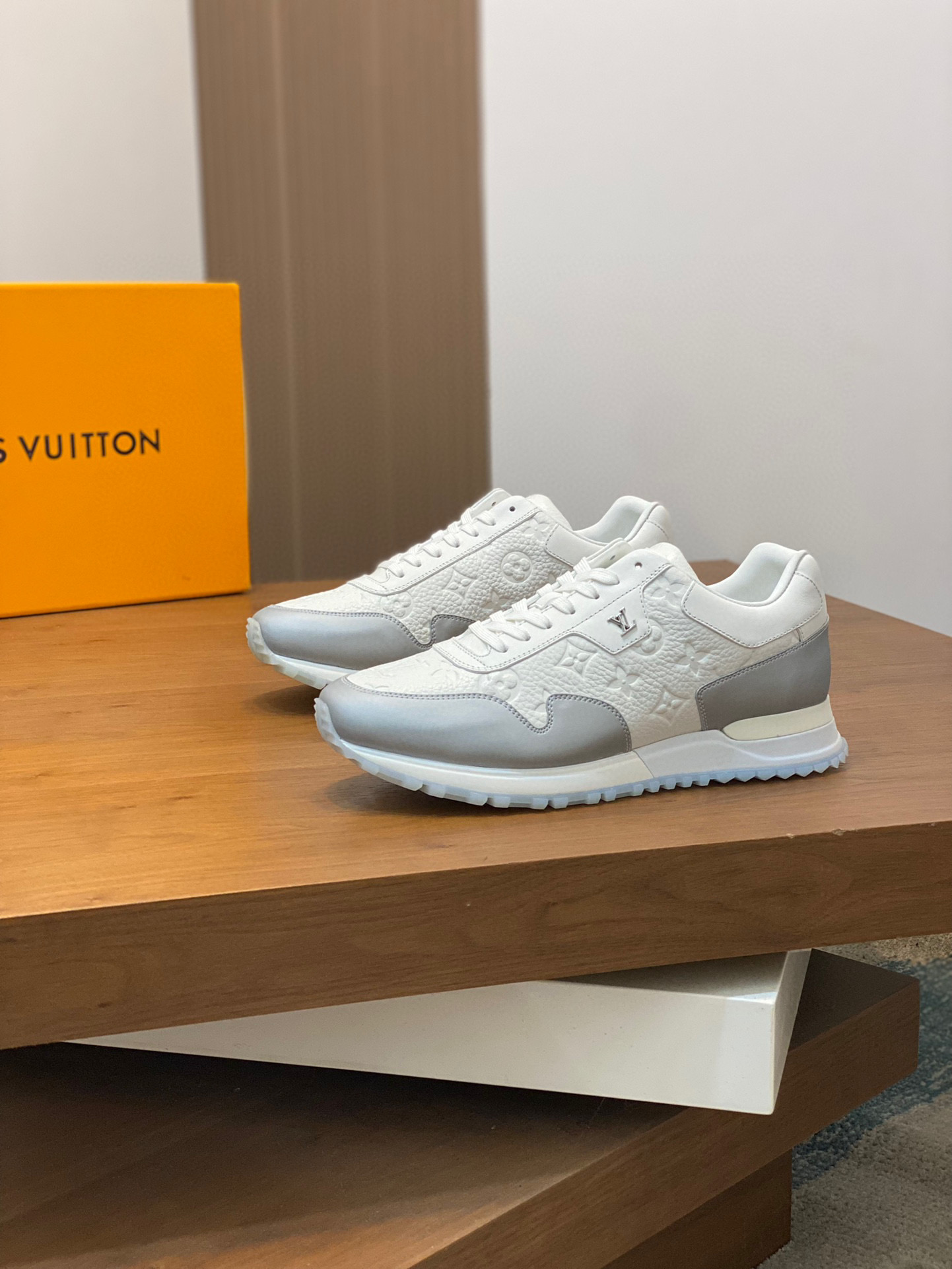 LV 루이비통 하이엔드 스트릿 스니커즈 신발