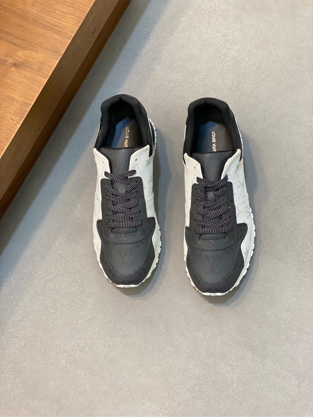 LV 루이비통 하이엔드 스트릿 스니커즈 신발