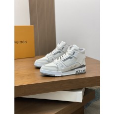 루이비통(Louis Vuitton) LV 프리미엄 나파 레더 펀칭 로고 스니커즈 신발