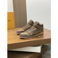 루이비통(Louis Vuitton) LV 프리미엄 나파 레더 펀칭 로고 스니커즈 신발