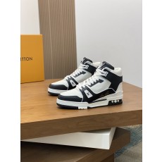 루이비통(Louis Vuitton) LV 프리미엄 나파 레더 펀칭 로고 스니커즈 신발