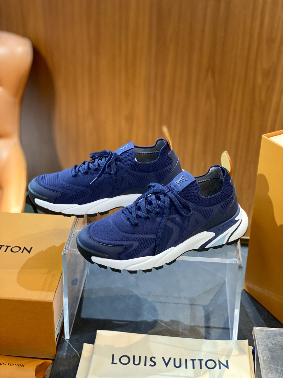 루이비통(Louis Vuitton) LV 러너 타틱(Runner Tatic) 테크니컬 스니커즈 신발