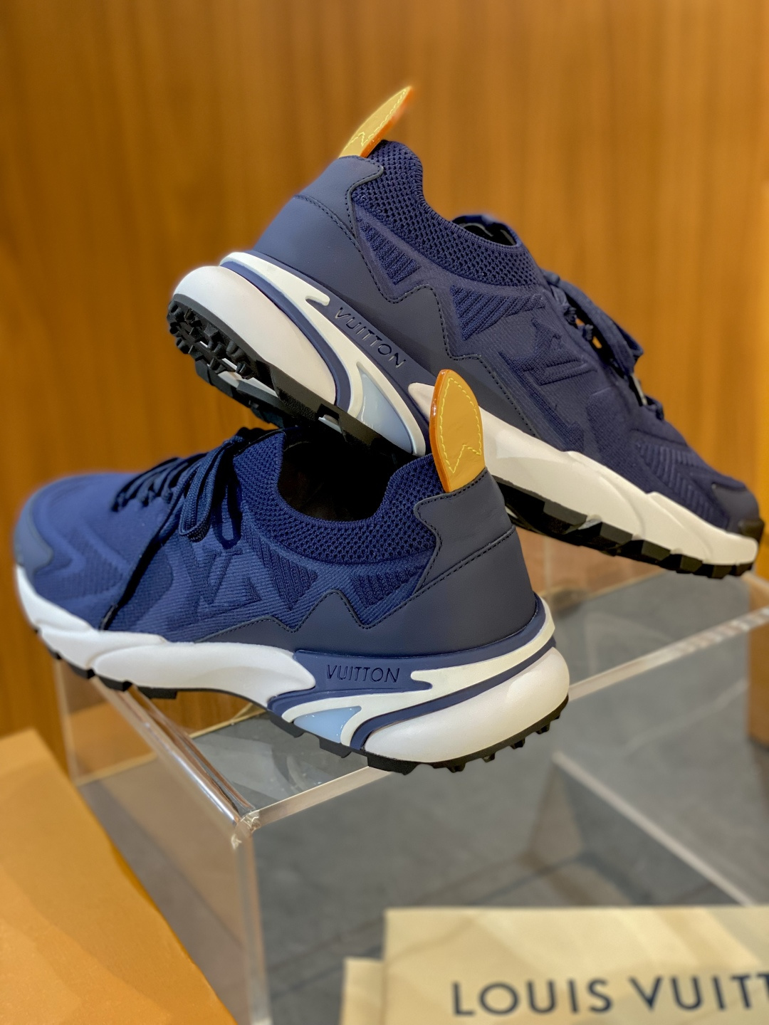 루이비통(Louis Vuitton) LV 러너 타틱(Runner Tatic) 테크니컬 스니커즈 신발