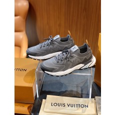 루이비통(Louis Vuitton) LV 러너 타틱(Runner Tatic) 테크니컬 스니커즈 신발