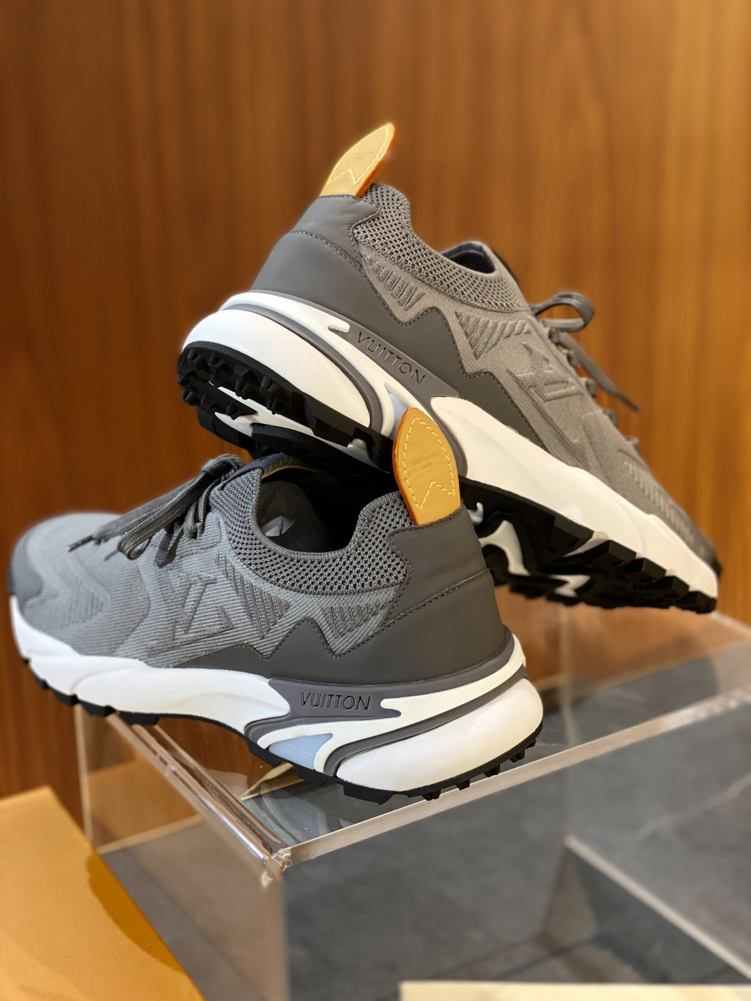 루이비통(Louis Vuitton) LV 러너 타틱(Runner Tatic) 테크니컬 스니커즈 신발