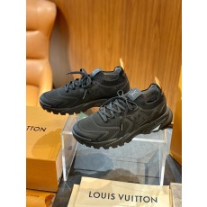루이비통(Louis Vuitton) LV 러너 타틱(Runner Tatic) 테크니컬 스니커즈 신발