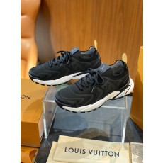 루이비통(Louis Vuitton) LV 러너 타틱(Runner Tatic) 테크니컬 스니커즈 신발