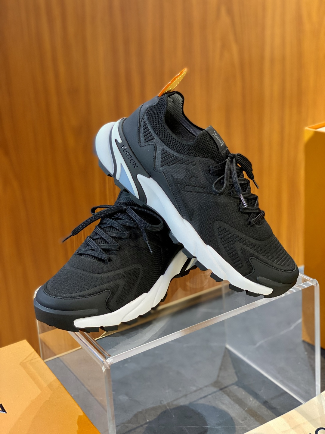 루이비통(Louis Vuitton) LV 러너 타틱(Runner Tatic) 테크니컬 스니커즈 신발