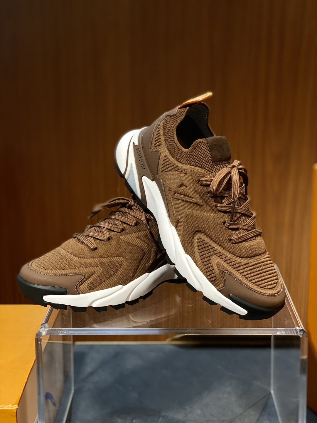 루이비통(Louis Vuitton) LV 러너 타틱(Runner Tatic) 테크니컬 스니커즈 신발