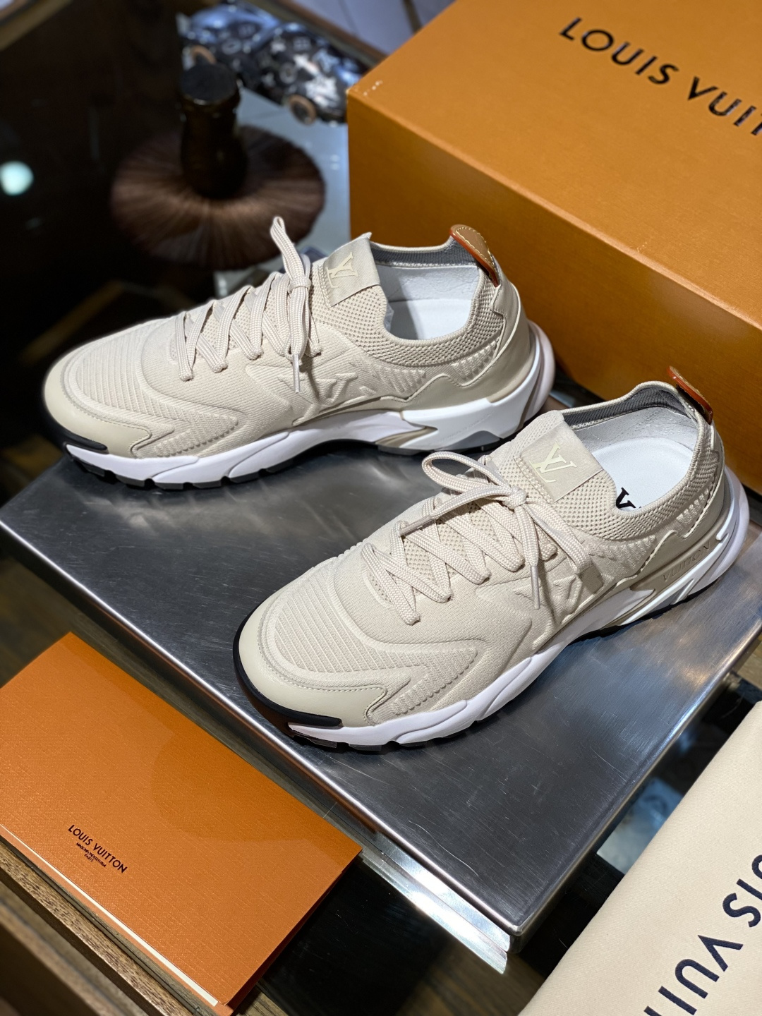 루이비통(Louis Vuitton) LV 러너 타틱(Runner Tatic) 테크니컬 스니커즈 신발