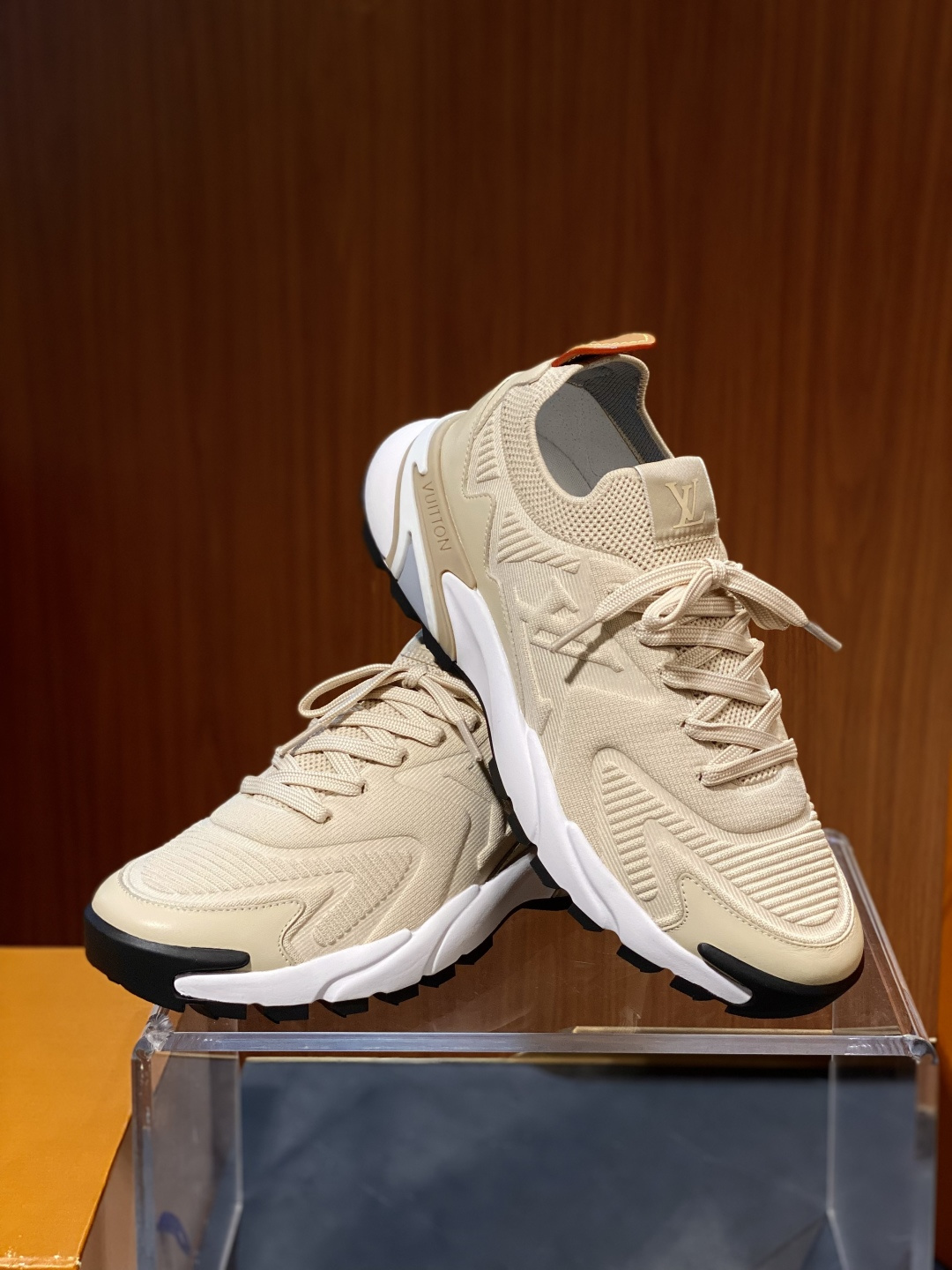 루이비통(Louis Vuitton) LV 러너 타틱(Runner Tatic) 테크니컬 스니커즈 신발