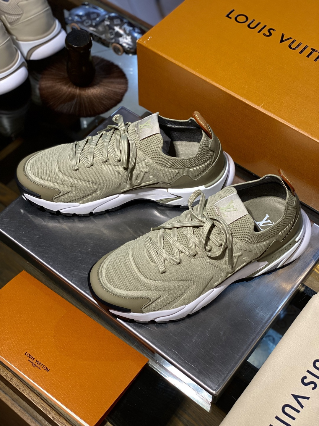 루이비통(Louis Vuitton) LV 러너 타틱(Runner Tatic) 테크니컬 스니커즈 신발