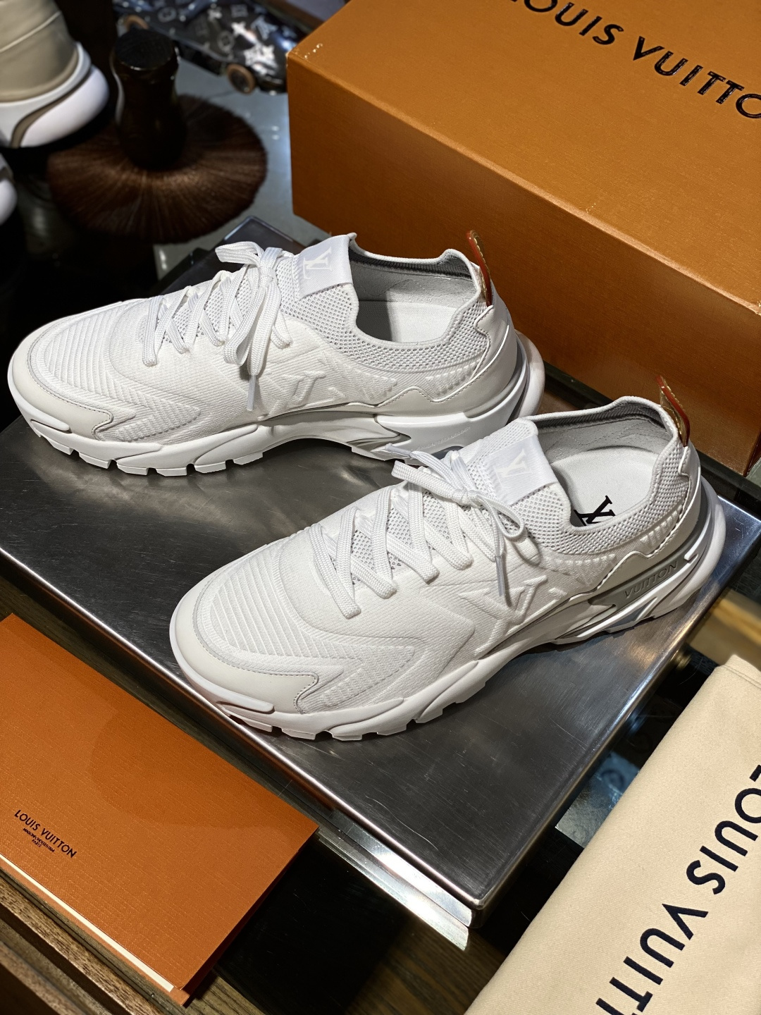 루이비통(Louis Vuitton) LV 러너 타틱(Runner Tatic) 테크니컬 스니커즈 신발