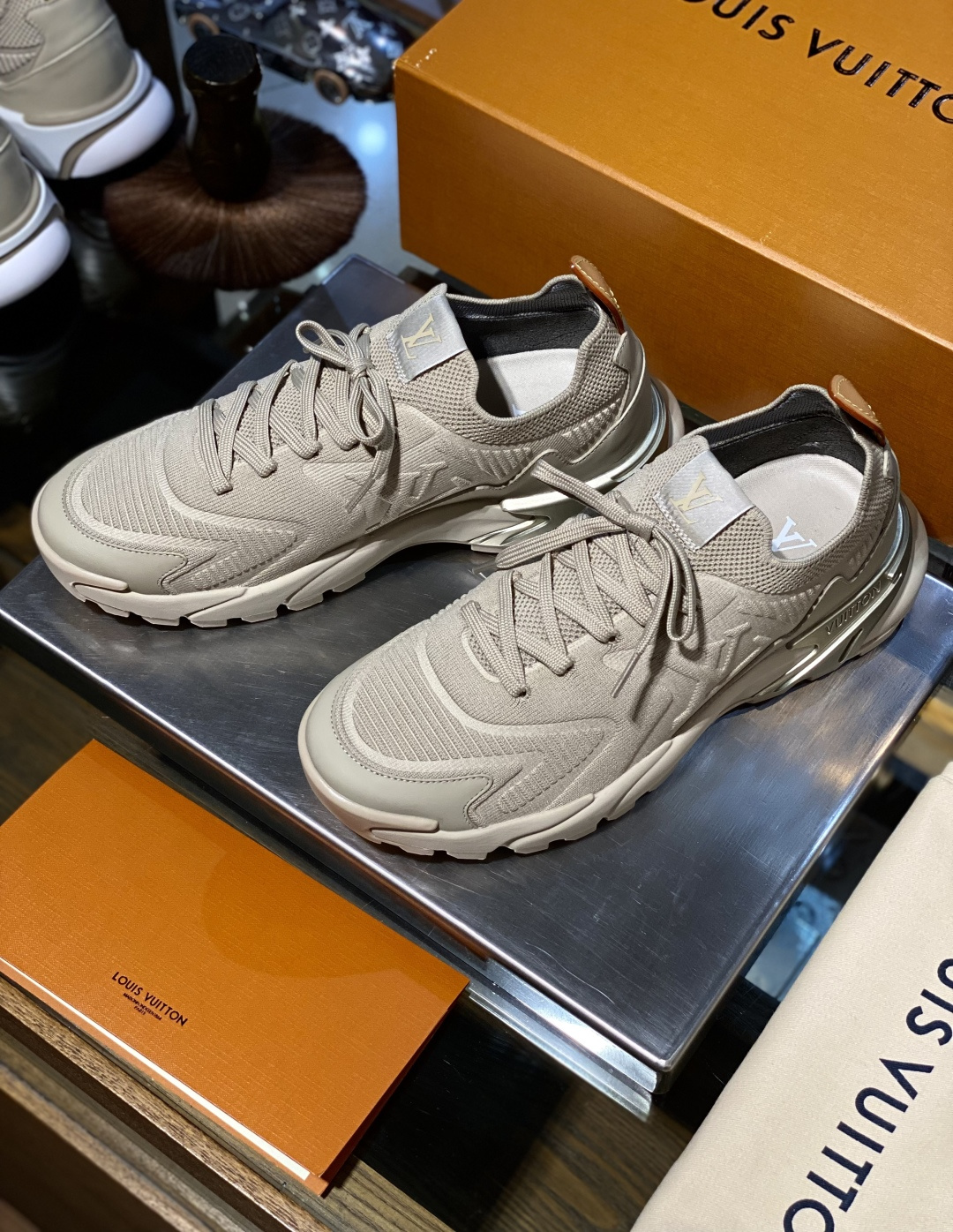 루이비통(Louis Vuitton) LV 러너 타틱(Runner Tatic) 테크니컬 스니커즈 신발