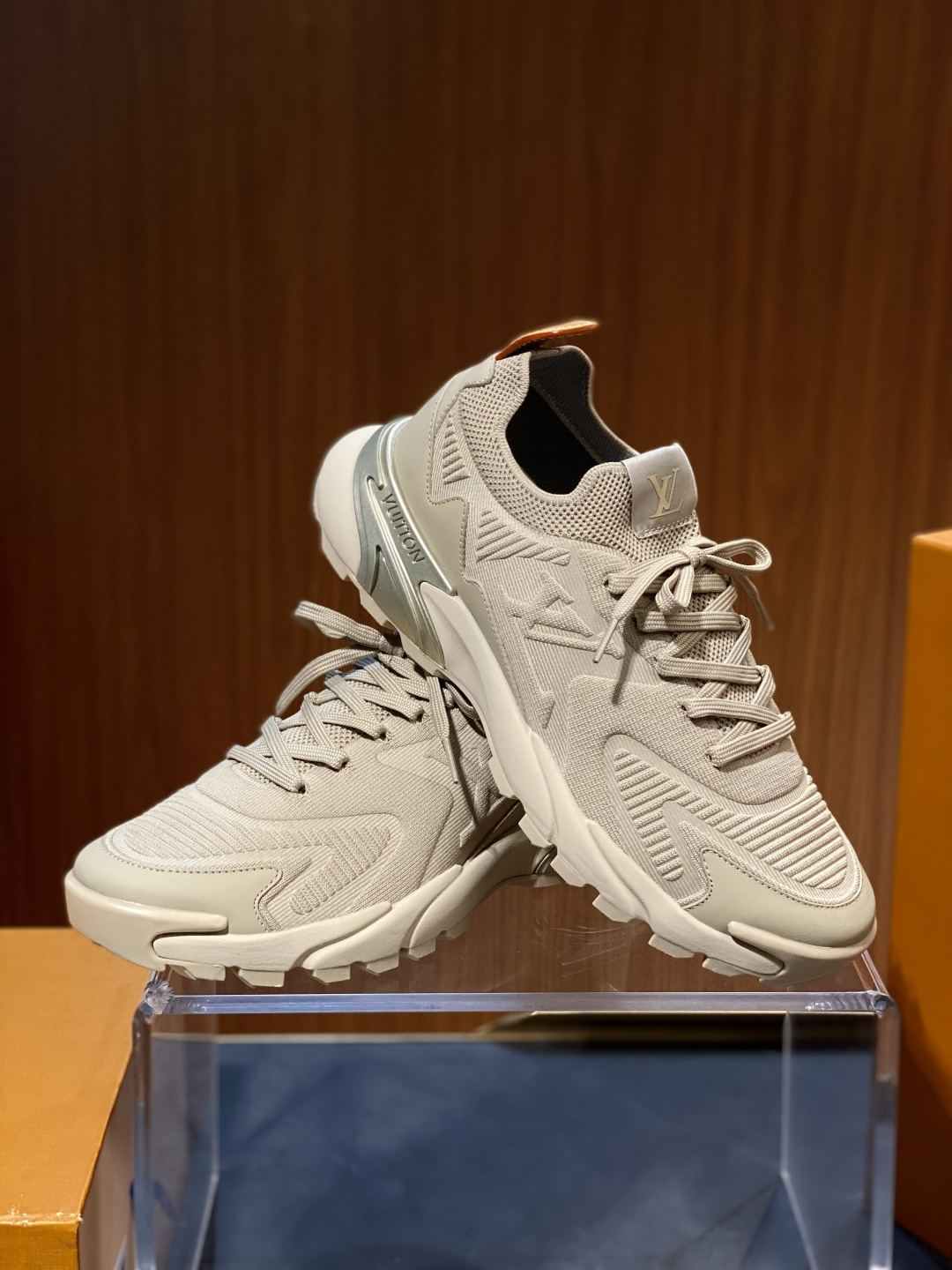 루이비통(Louis Vuitton) LV 러너 타틱(Runner Tatic) 테크니컬 스니커즈 신발