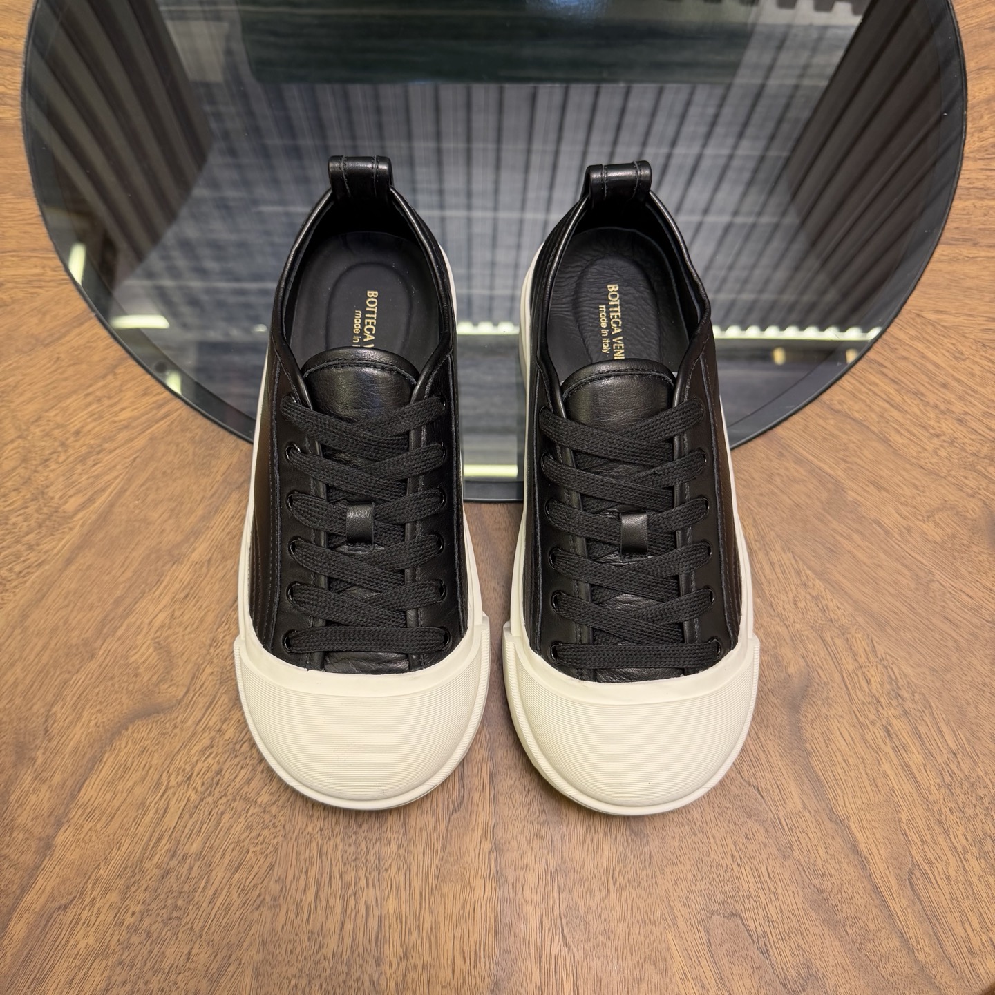 보테가 베네타(Bottega Veneta) BV 벌칸(Vulcan) 미키 마우스 스타일 청키 스니커즈 신발