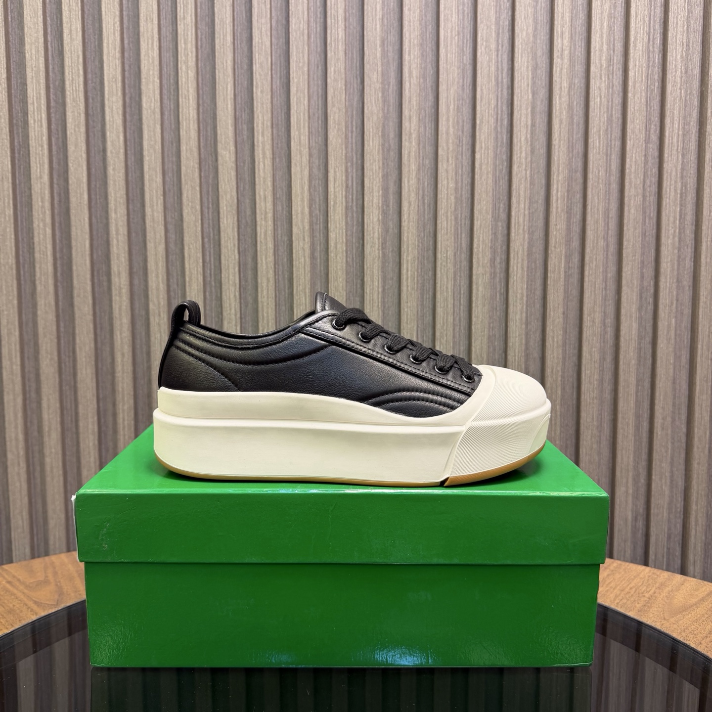 보테가 베네타(Bottega Veneta) BV 벌칸(Vulcan) 미키 마우스 스타일 청키 스니커즈 신발