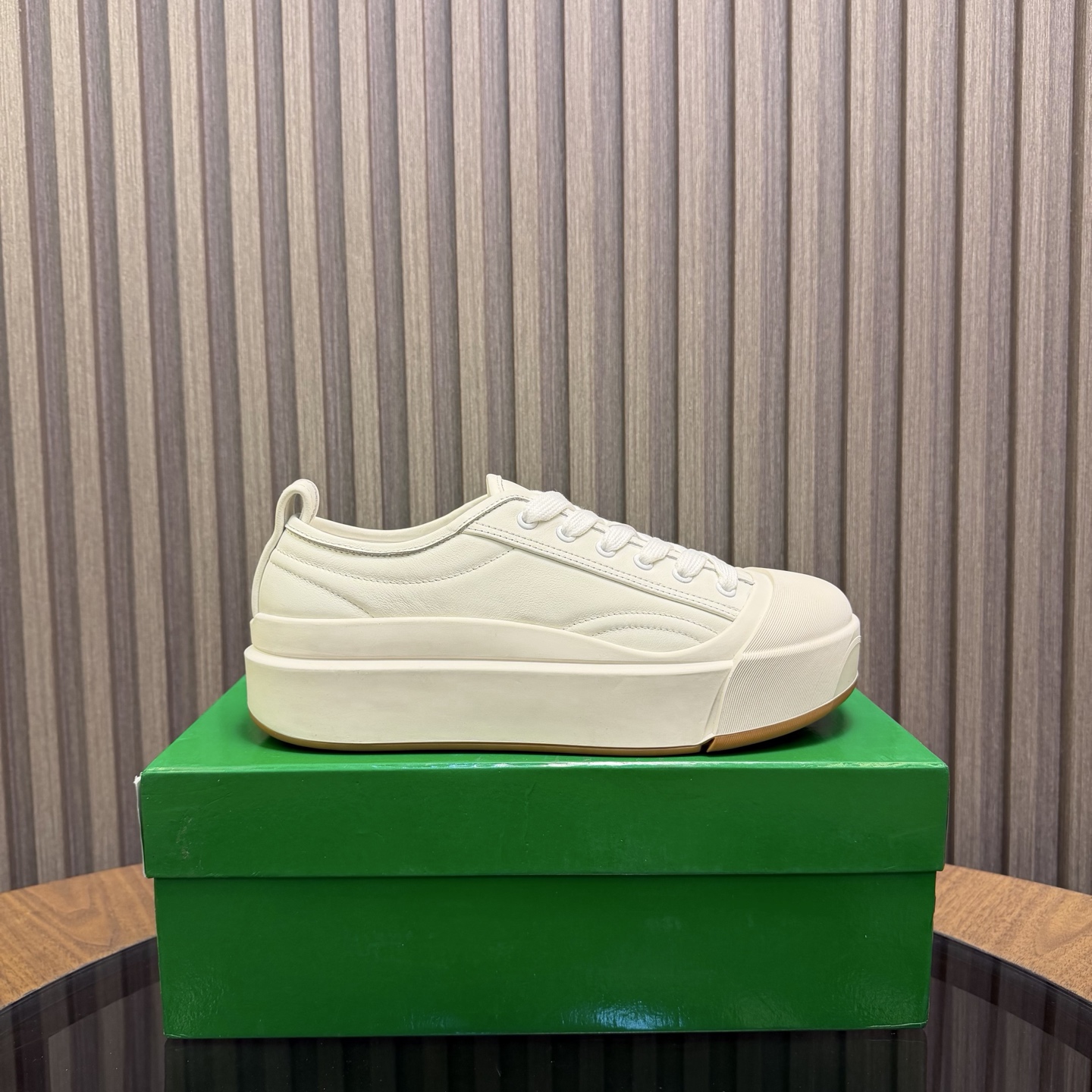 보테가 베네타(Bottega Veneta) BV 벌칸(Vulcan) 미키 마우스 스타일 청키 스니커즈 신발