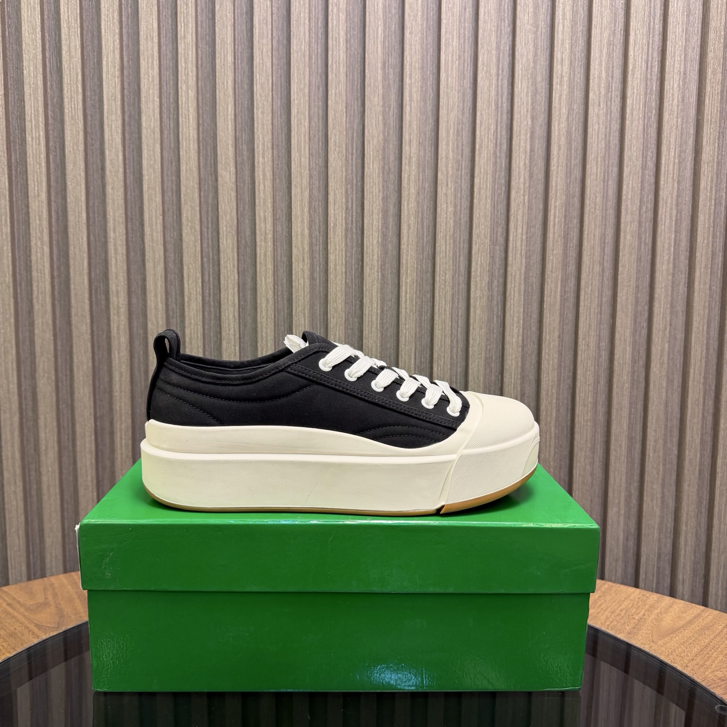 보테가 베네타(Bottega Veneta) BV 벌칸(Vulcan) 미키 마우스 스타일 청키 스니커즈 신발