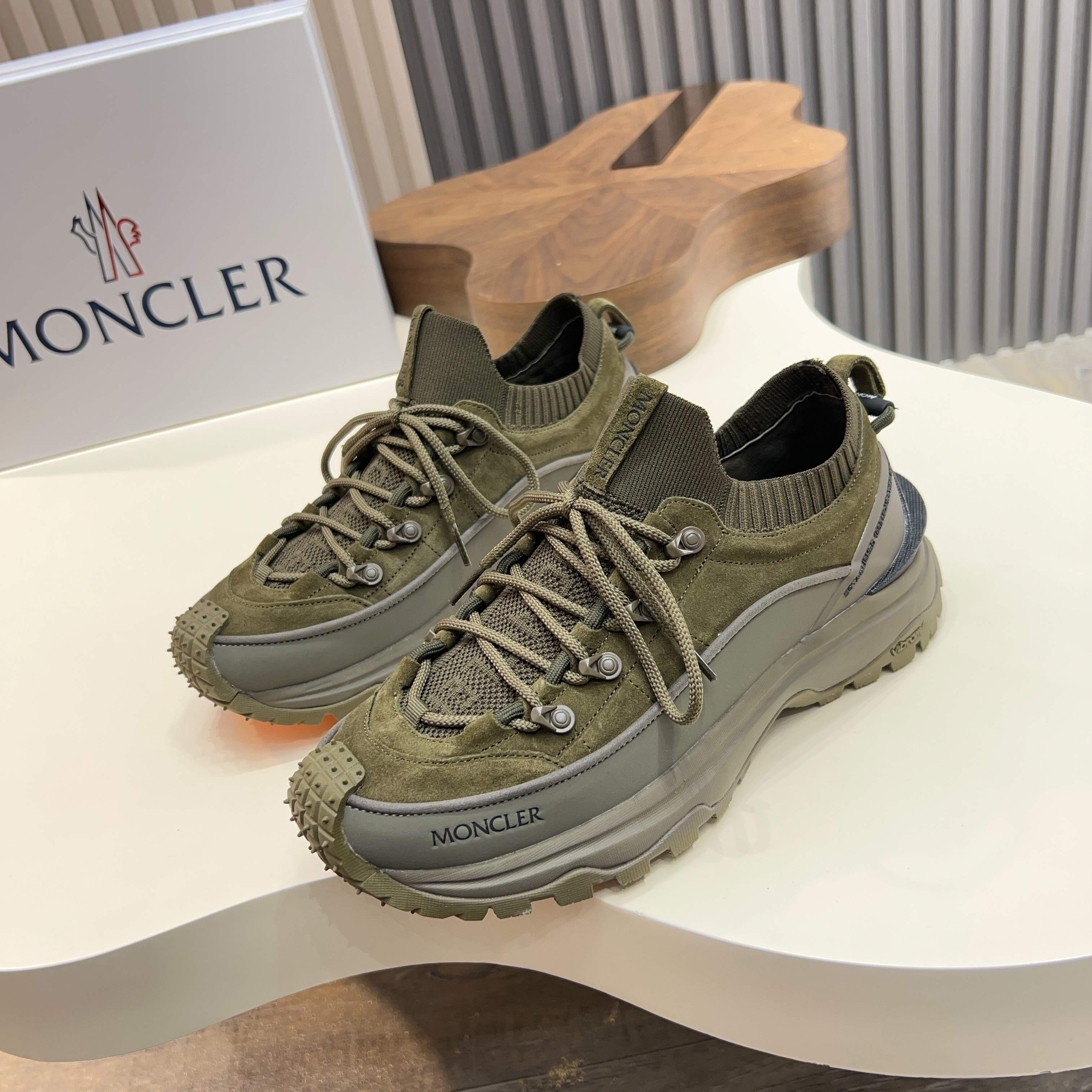 Moncler 몽클레어 몽클레르 아웃도어 테크니컬 스니커즈 신발