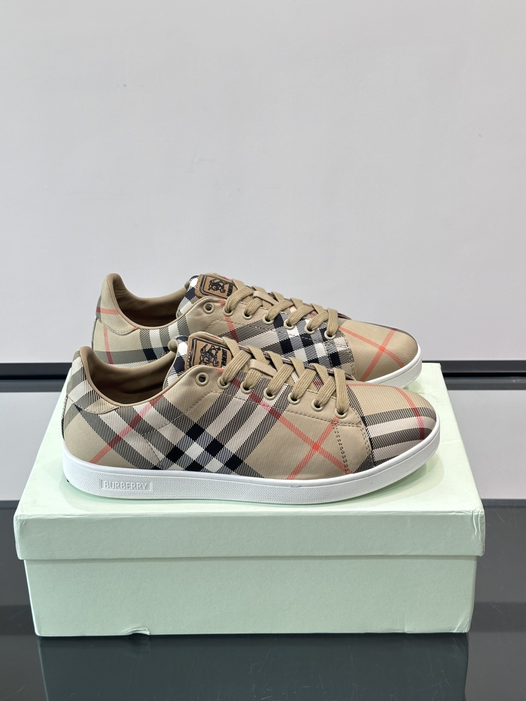 버버리(Burberry) 빈티지 체크 캔버스 스니커즈 신발