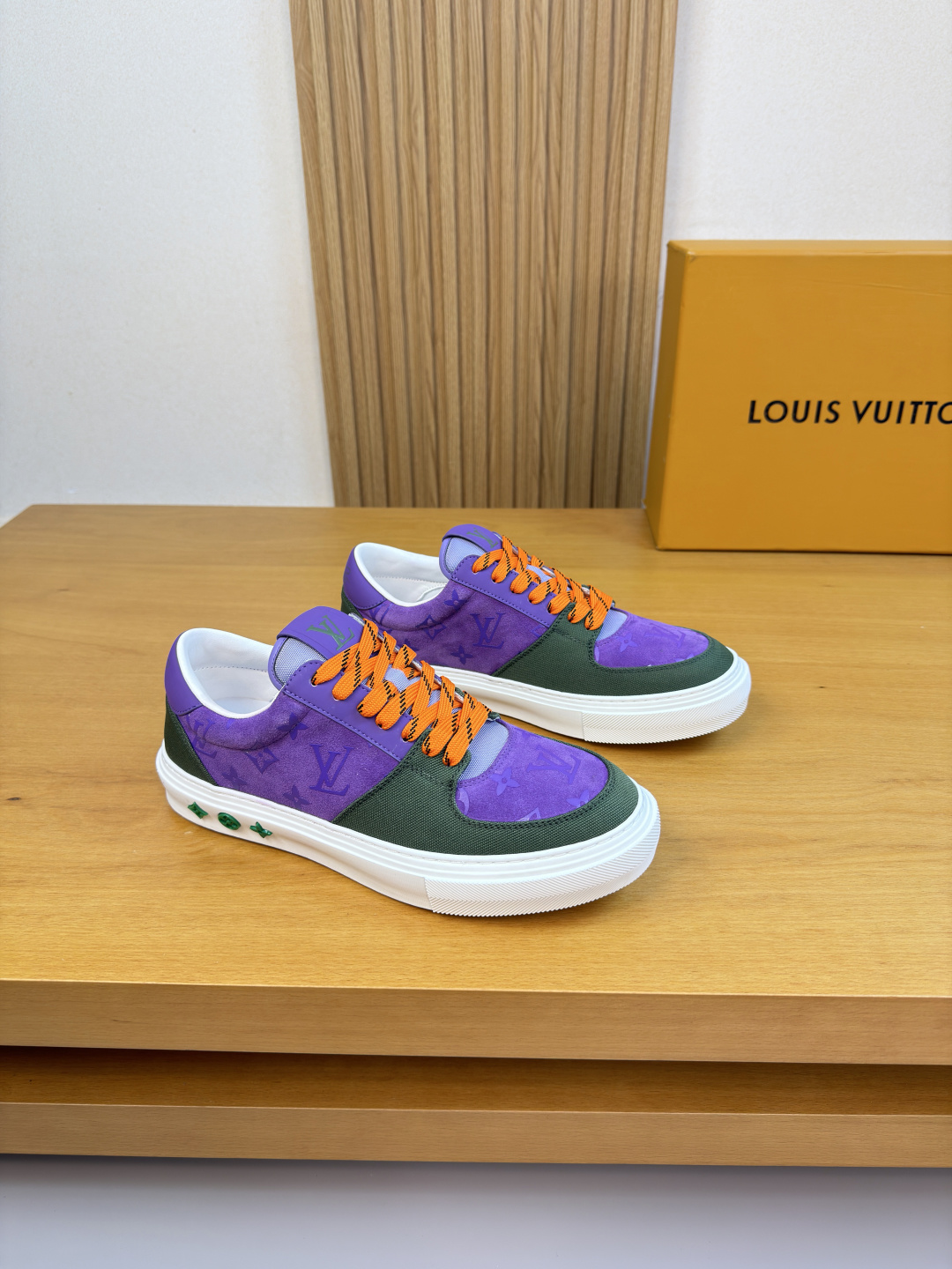 루이비통(Louis Vuitton) LV 멀티 소재 믹스 럭셔리 스니커즈 신발