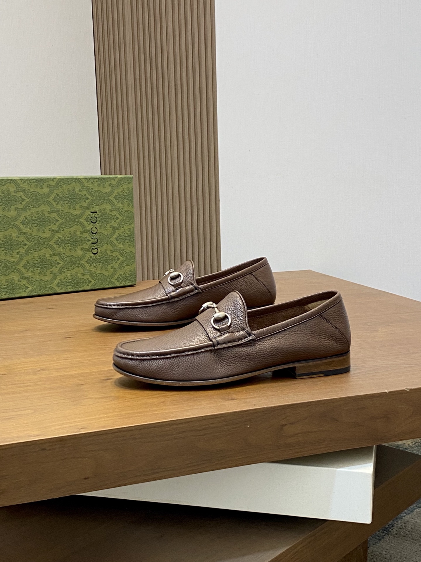 구찌(Gucci) 프리미엄 크리스탈 양가죽 로퍼 구두 신발