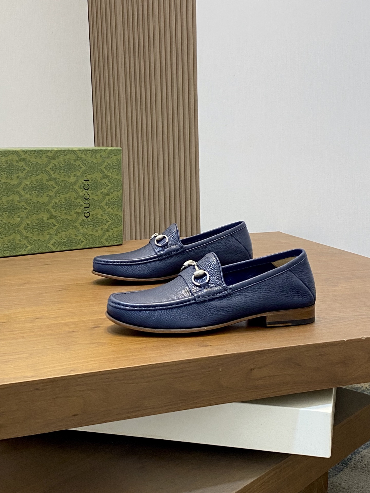 구찌(Gucci) 프리미엄 크리스탈 양가죽 로퍼 구두 신발
