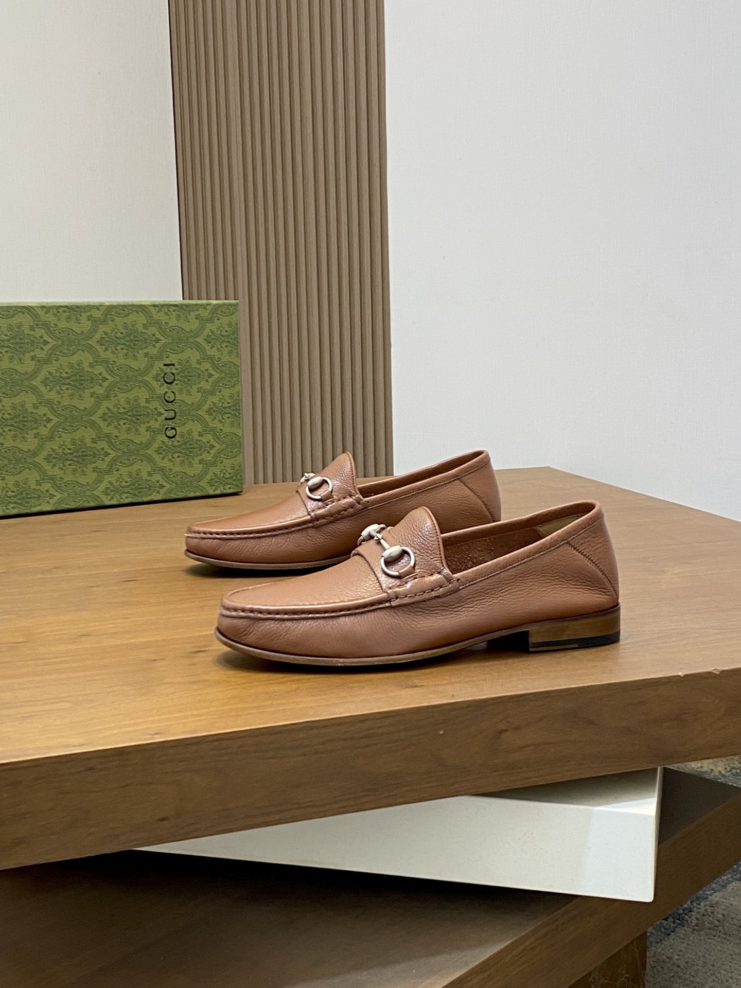 구찌(Gucci) 프리미엄 크리스탈 양가죽 로퍼 구두 신발