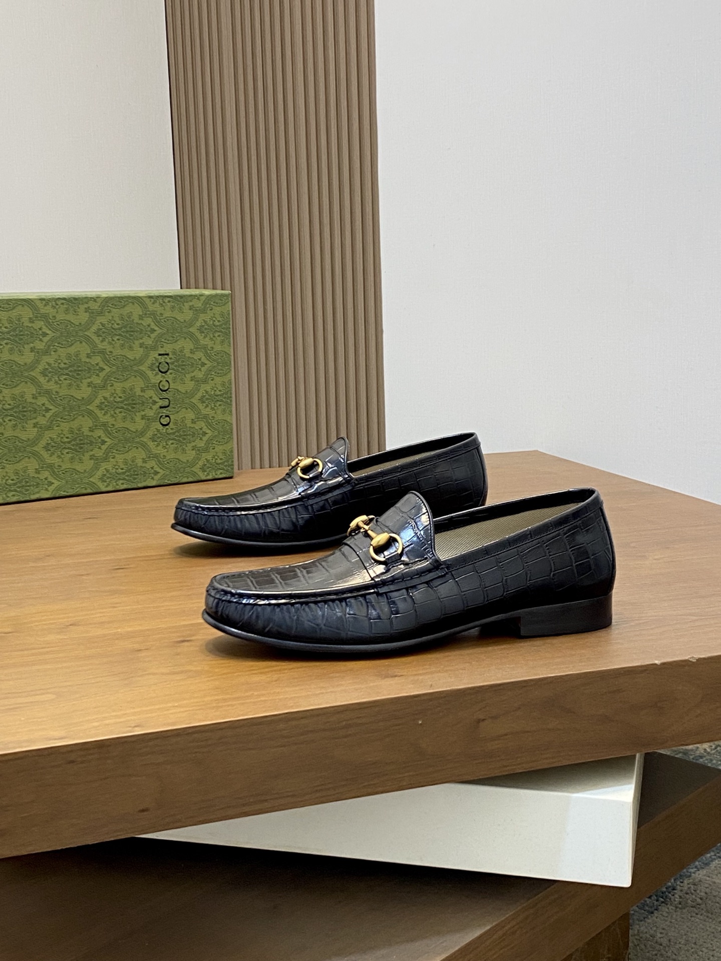 구찌(Gucci) 프리미엄 크리스탈 램스킨 로퍼 구두 신발