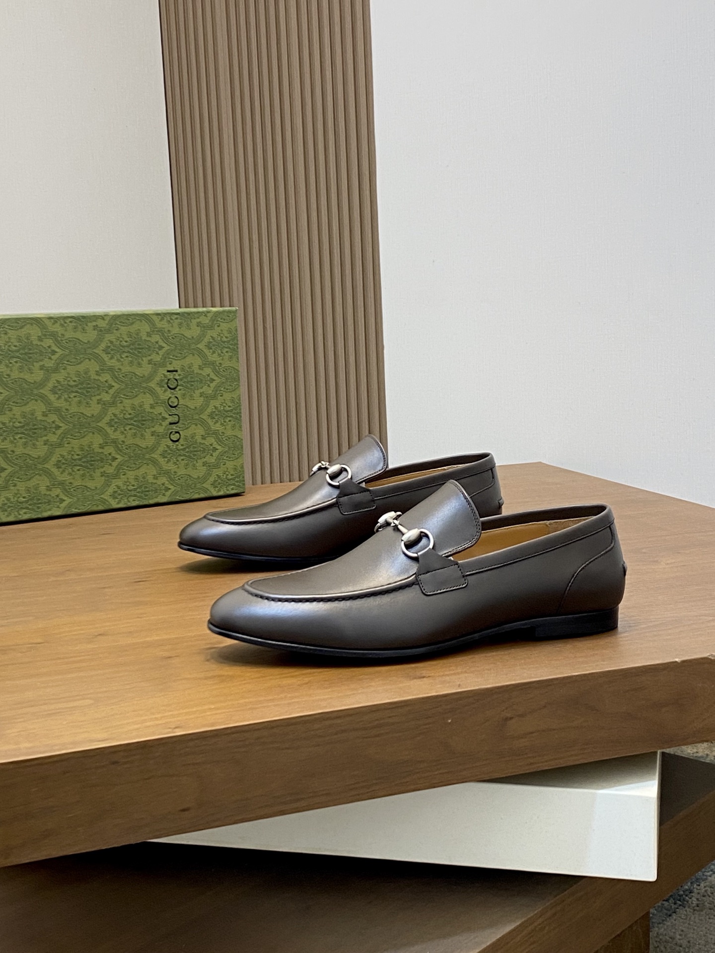 구찌(Gucci) 프리미엄 크리스탈 램스킨 로퍼 구두 신발