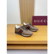 구찌(Gucci) 커플 엠보싱 로고 스니커즈 신발