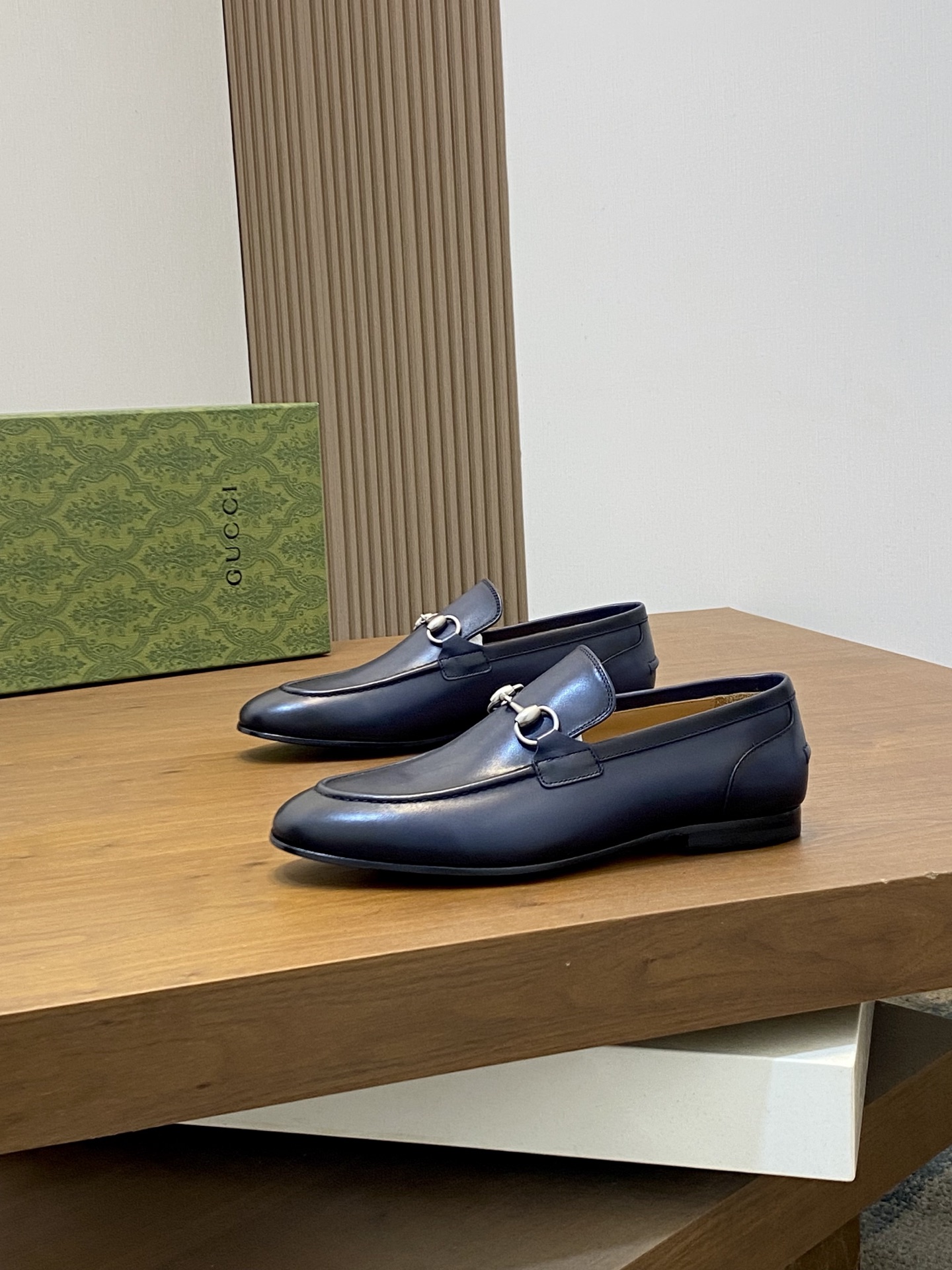 구찌(Gucci) 프리미엄 크리스탈 램스킨 로퍼 구두 신발