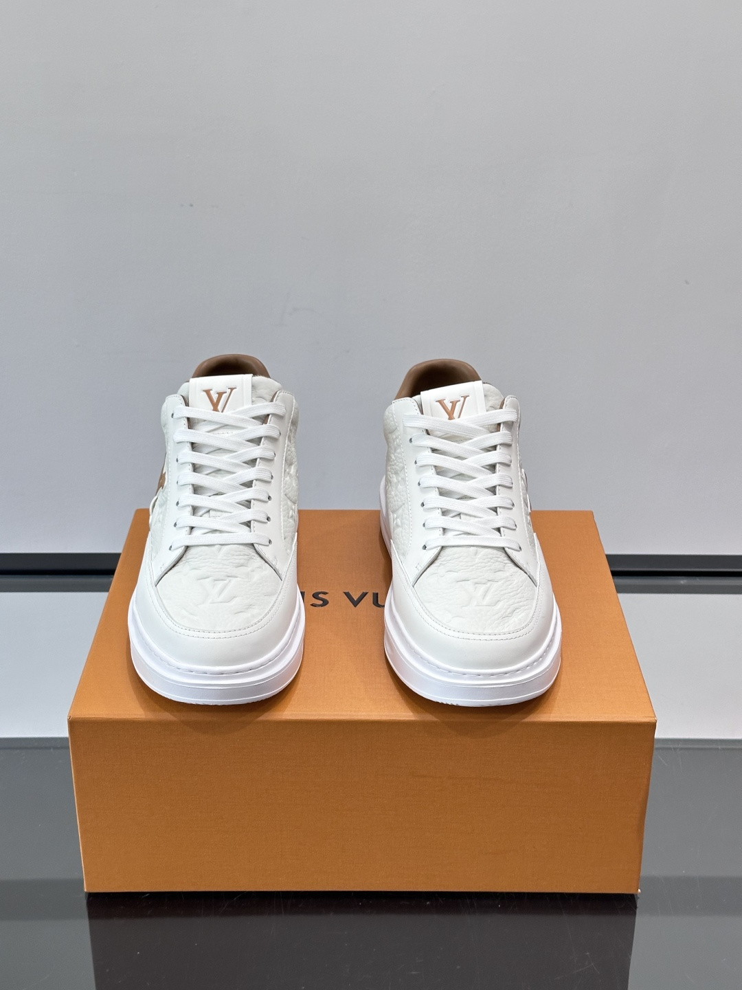 루이비통(LV) 비벌리 힐즈(Beverly Hills) 미드탑 스니커즈 신발