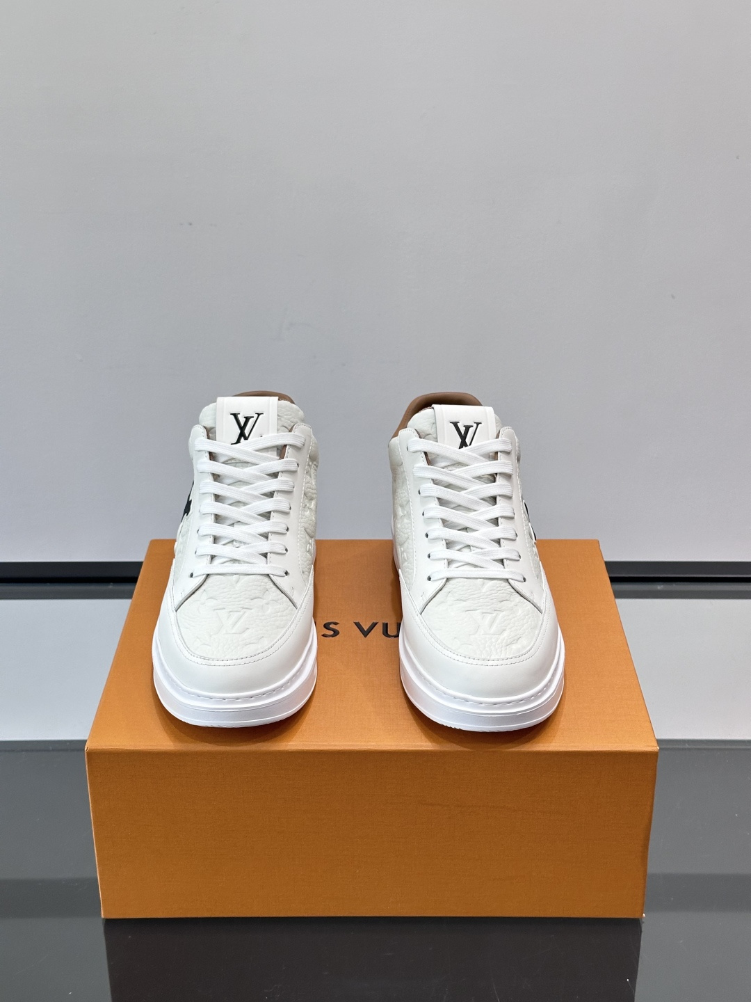 루이비통(LV) 비벌리 힐즈(Beverly Hills) 미드탑 스니커즈 신발