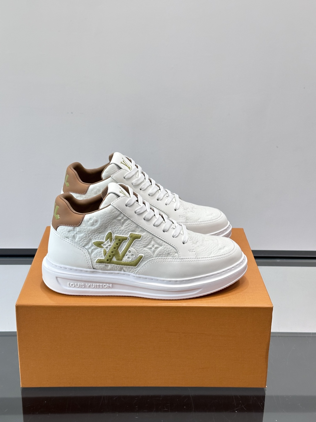 루이비통(LV) 비벌리 힐즈(Beverly Hills) 미드탑 스니커즈 신발