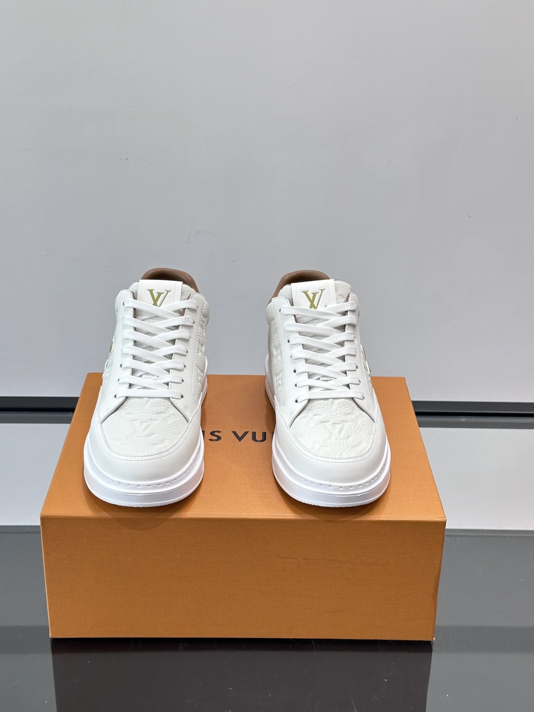 루이비통(LV) 비벌리 힐즈(Beverly Hills) 미드탑 스니커즈 신발