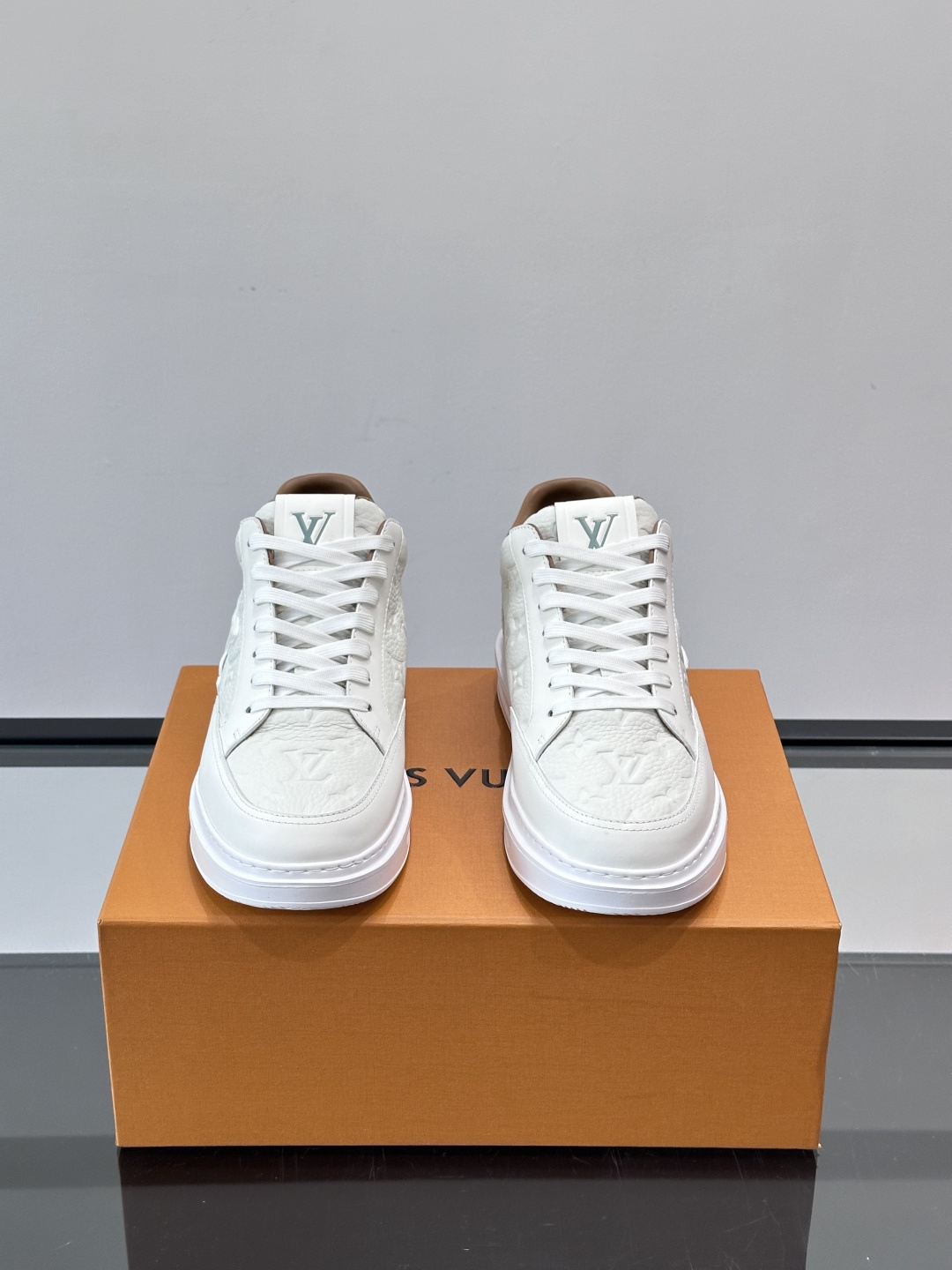 루이비통(LV) 비벌리 힐즈(Beverly Hills) 미드탑 스니커즈 신발