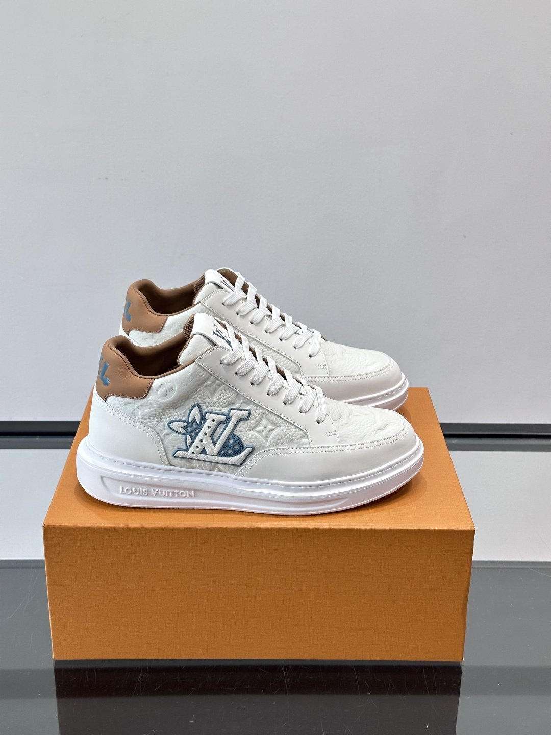 루이비통(LV) 비벌리 힐즈(Beverly Hills) 미드탑 스니커즈 신발