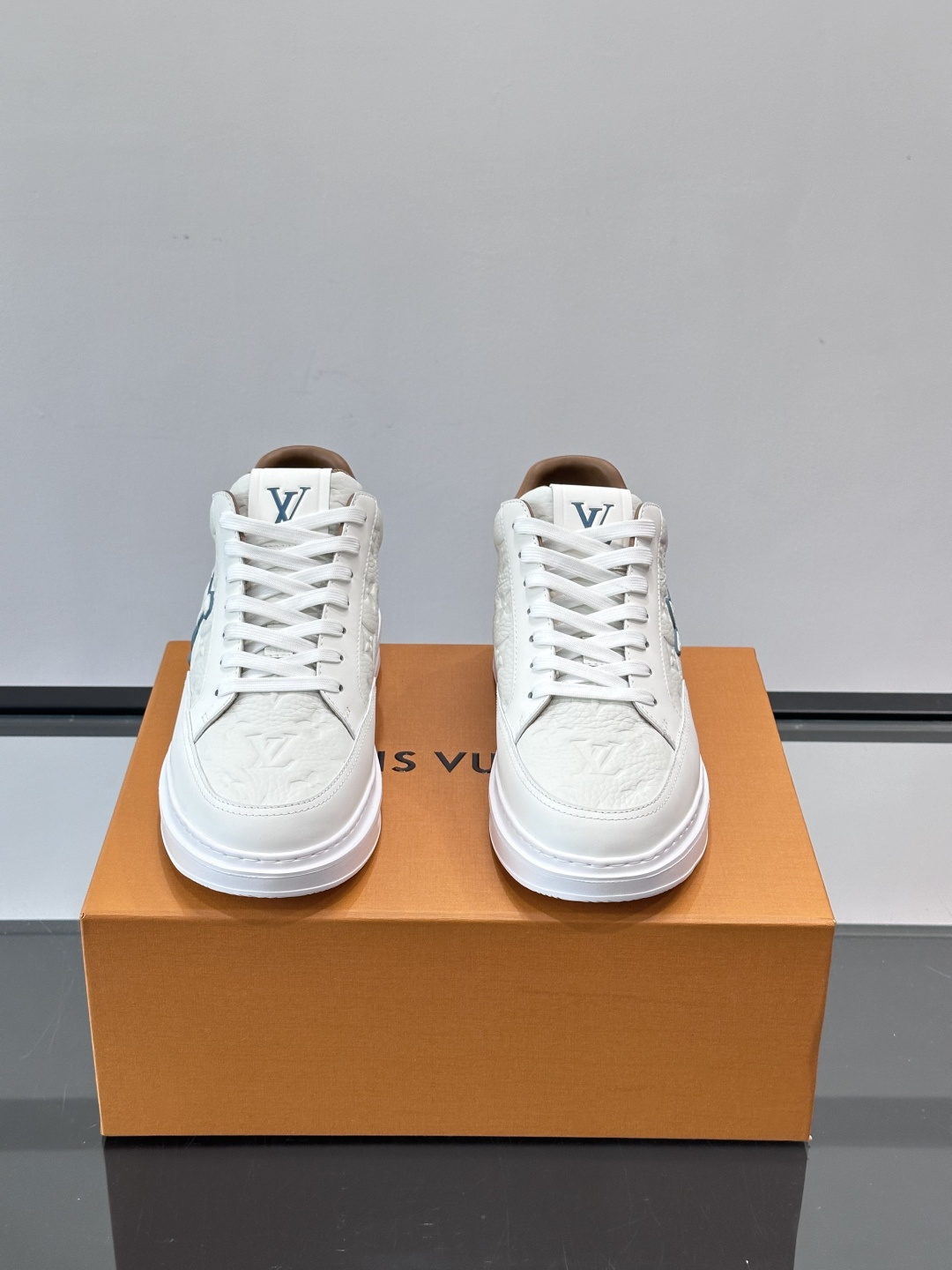 루이비통(LV) 비벌리 힐즈(Beverly Hills) 미드탑 스니커즈 신발