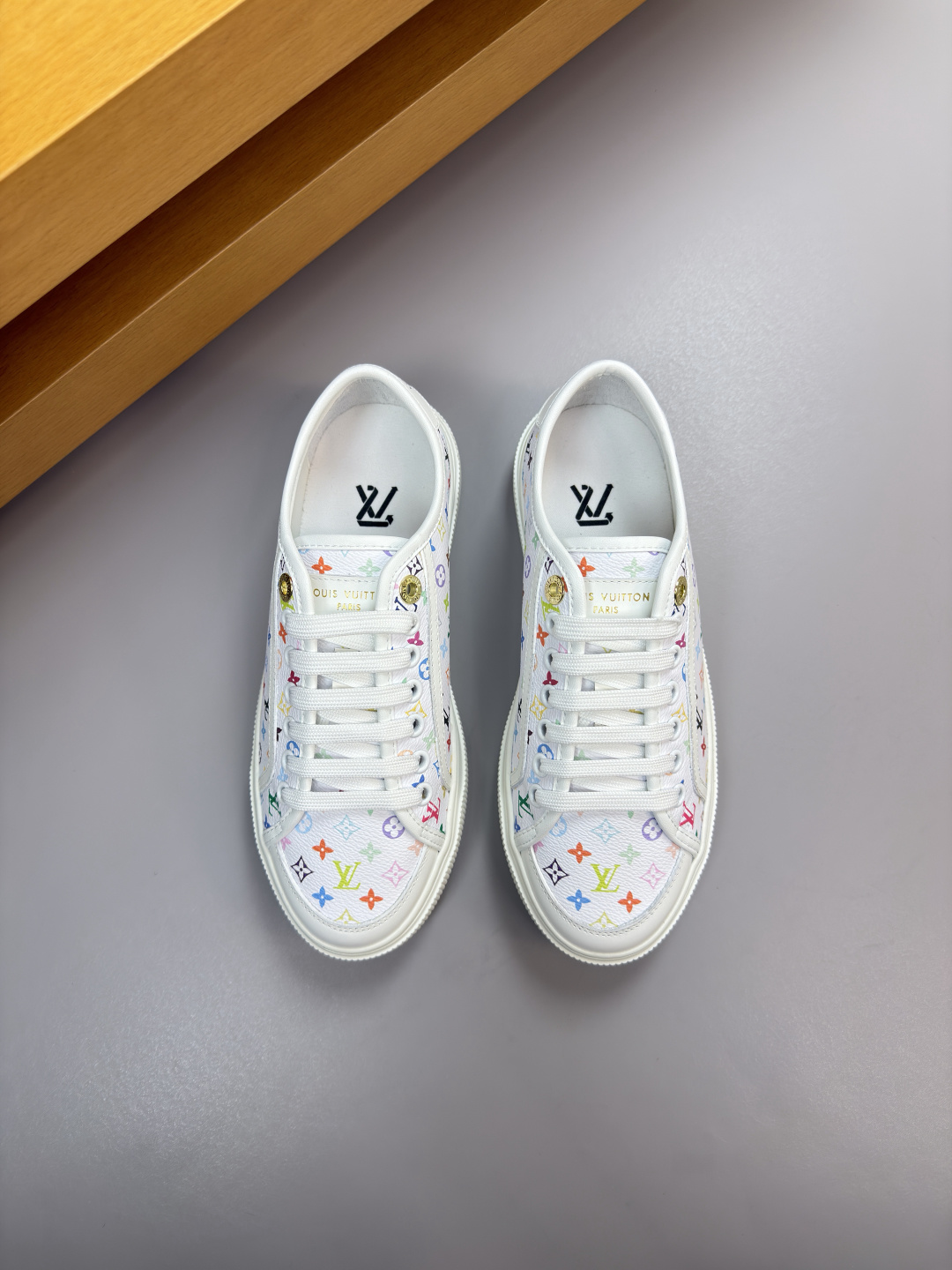 루이비통(LV) 프리미엄 커플 로우탑 스니커즈 신발