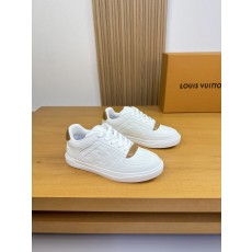 루이비통(LV) 엠보싱 로고 나파 레더 스니커즈 신발