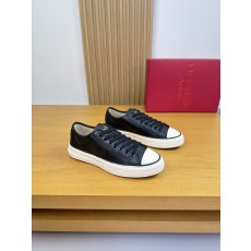 발렌티노(Valentino) 엠블럼 프린트 나파 레더 스니커즈 신발